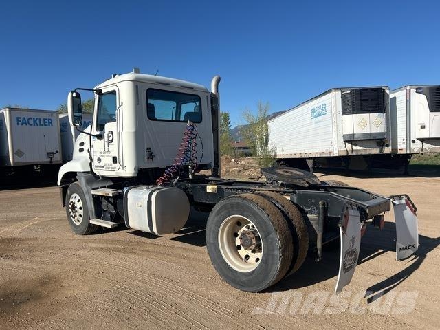 Mack CXU612 曳引機組件