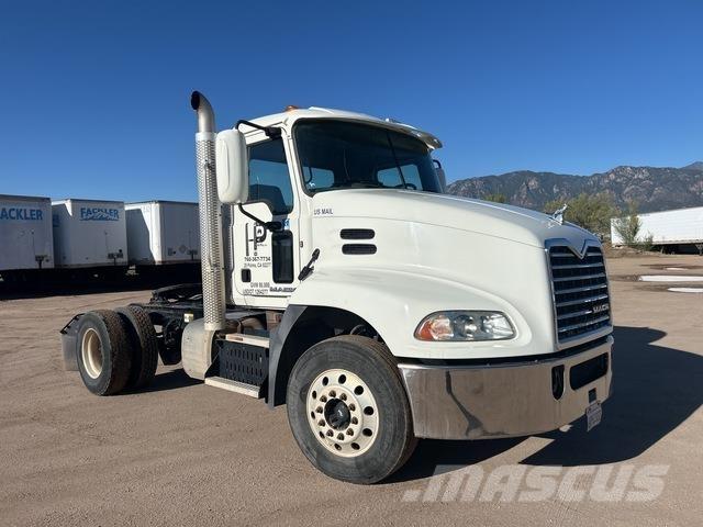 Mack CXU612 曳引機組件
