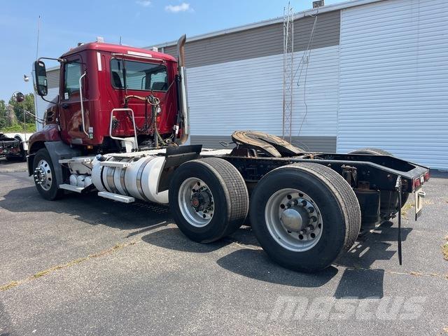 Mack CXU612 曳引機組件