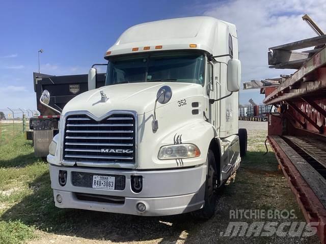 Mack CXU613 曳引機組件