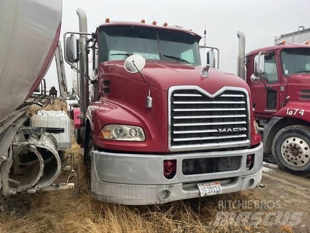 Mack CXU613 曳引機組件