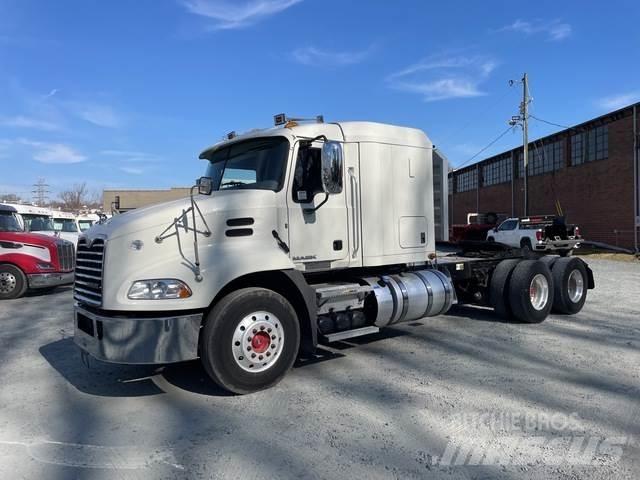 Mack CXU613 曳引機組件