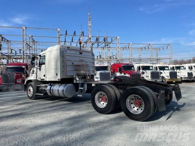 Mack CXU613 曳引機組件
