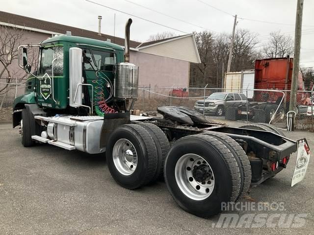 Mack CXU613 曳引機組件