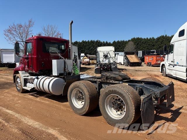 Mack CXU613 曳引機組件