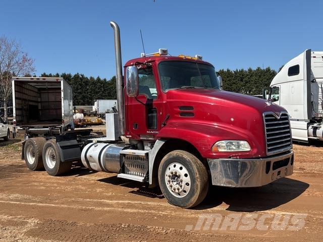 Mack CXU613 曳引機組件