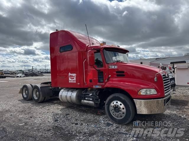 Mack CXU613 曳引機組件