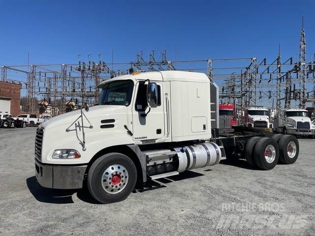 Mack CXU613 曳引機組件