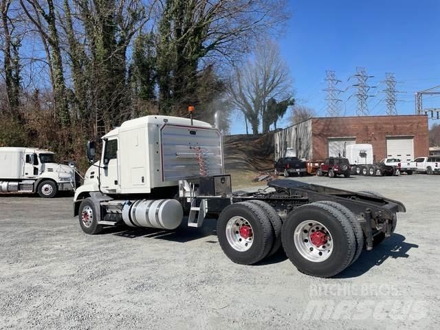 Mack CXU613 曳引機組件