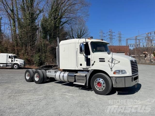 Mack CXU613 曳引機組件