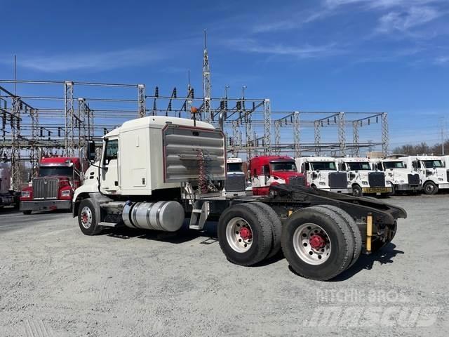 Mack CXU613 曳引機組件