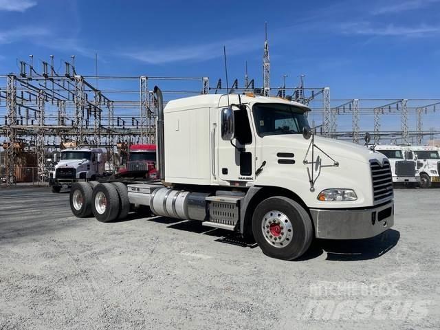 Mack CXU613 曳引機組件