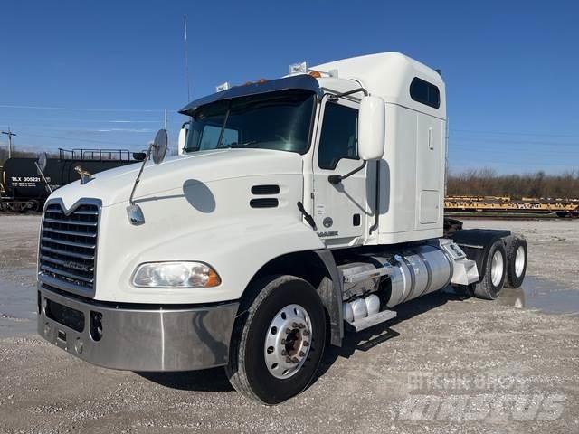 Mack CXU613 曳引機組件