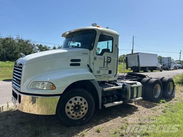 Mack CXU613 曳引機組件