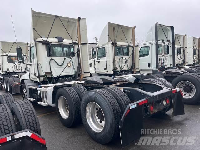 Mack CXU613 曳引機組件