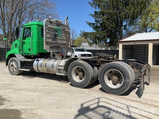 Mack CXU613 曳引機組件