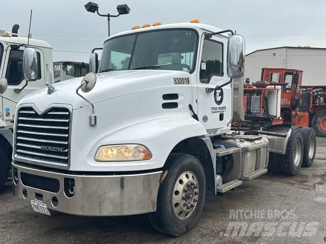 Mack CXU613 曳引機組件