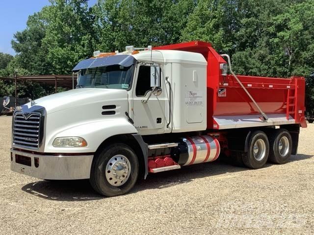 Mack CXU613 傾卸式卡車
