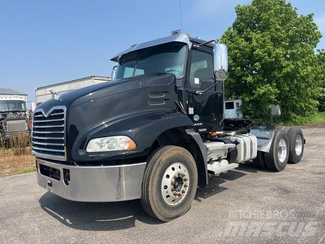 Mack CXU613 曳引機組件