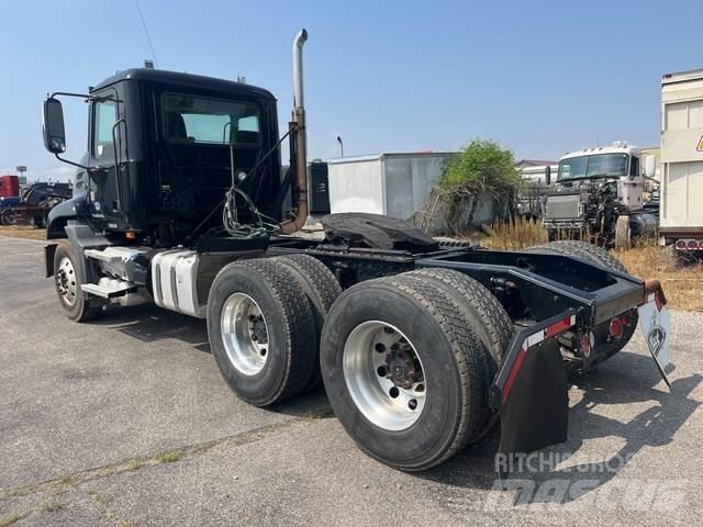 Mack CXU613 曳引機組件