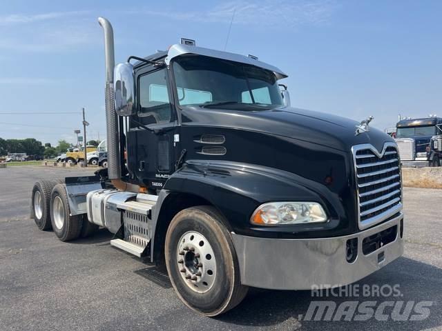Mack CXU613 曳引機組件