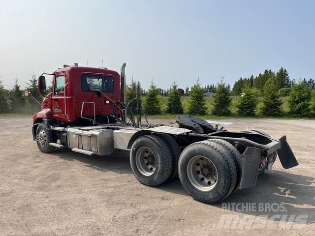 Mack CXU613 曳引機組件