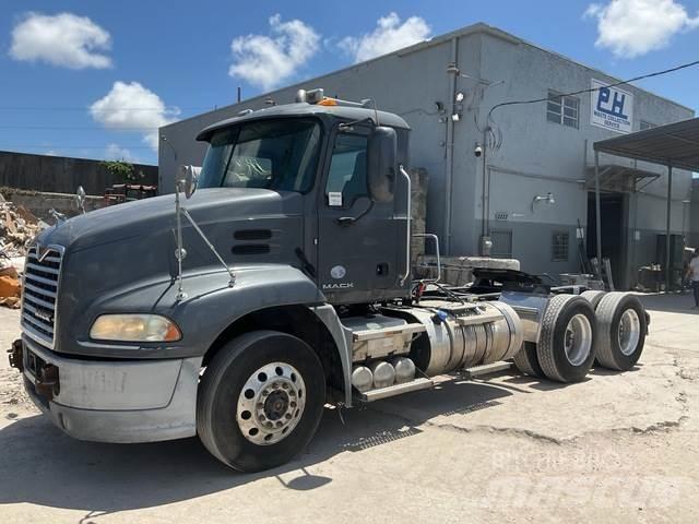Mack CXU613 曳引機組件