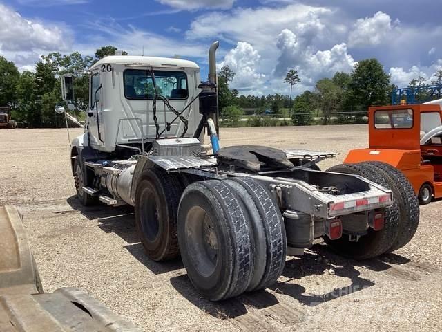 Mack CXU613 曳引機組件