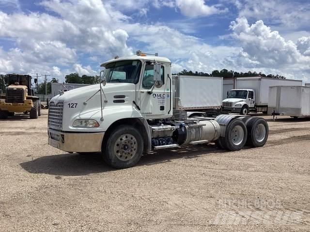 Mack CXU613 曳引機組件