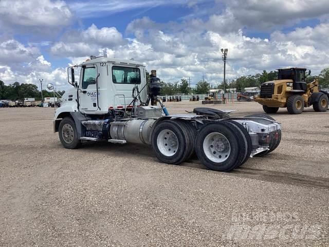 Mack CXU613 曳引機組件