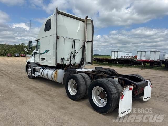 Mack CXU613 曳引機組件