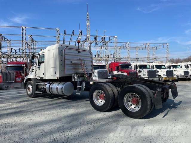 Mack CXU613 曳引機組件
