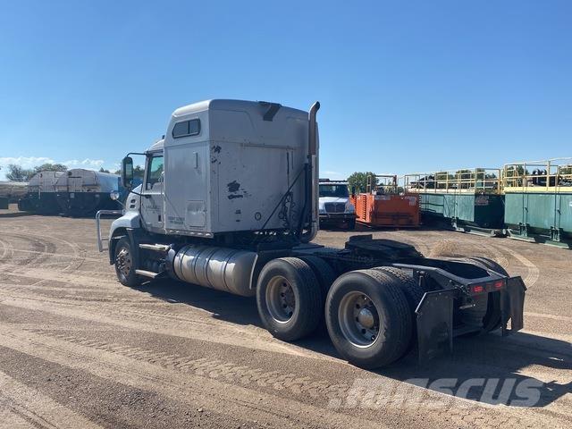 Mack CXU613 曳引機組件