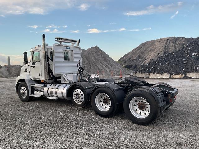 Mack CXU613 曳引機組件