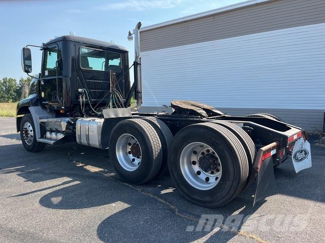 Mack CXU613 曳引機組件