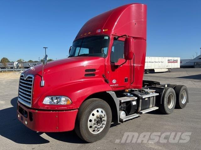 Mack CXU613 曳引機組件