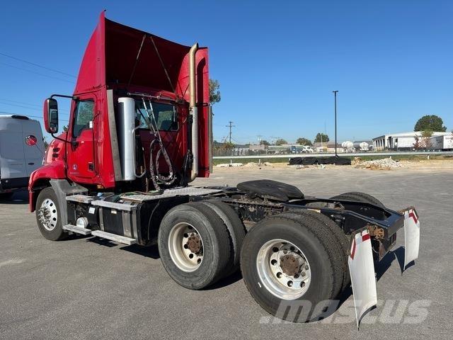 Mack CXU613 曳引機組件