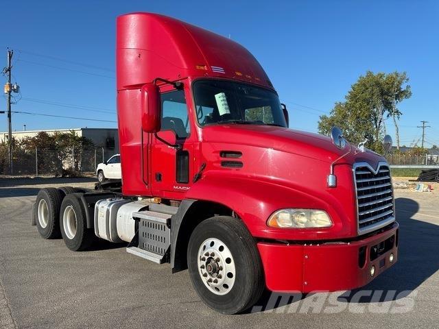Mack CXU613 曳引機組件