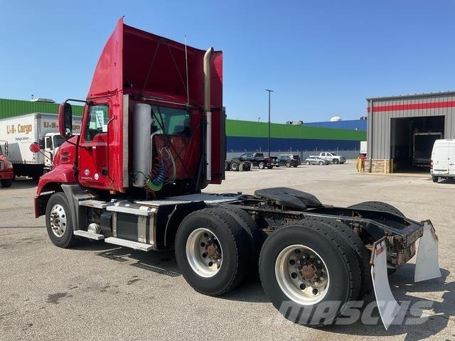 Mack CXU613 曳引機組件