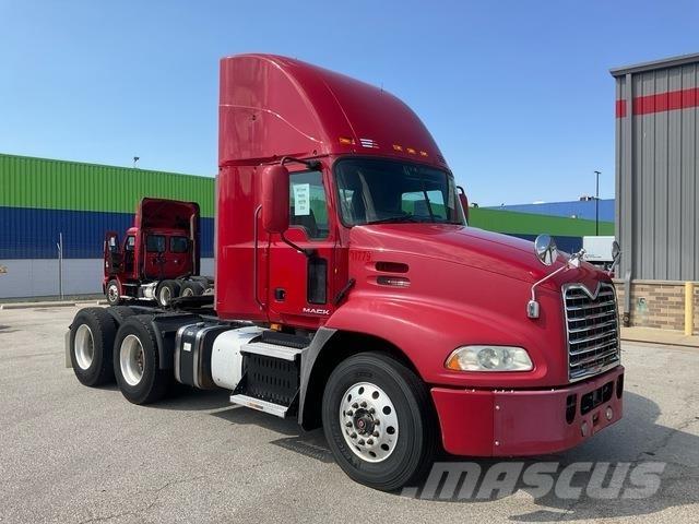 Mack CXU613 曳引機組件