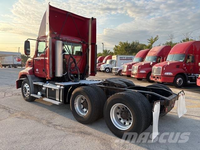 Mack CXU613 曳引機組件
