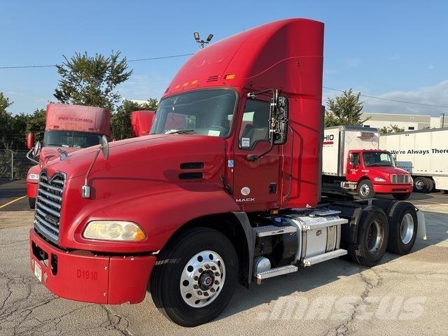 Mack CXU613 曳引機組件