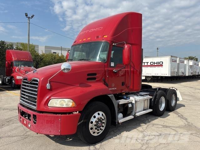 Mack CXU613 曳引機組件