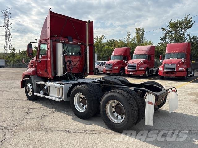 Mack CXU613 曳引機組件
