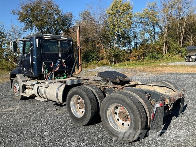 Mack CXU613 曳引機組件