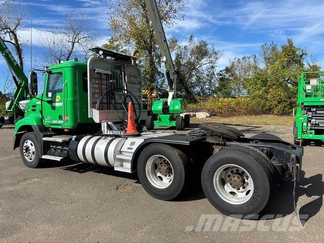 Mack CXU613 曳引機組件