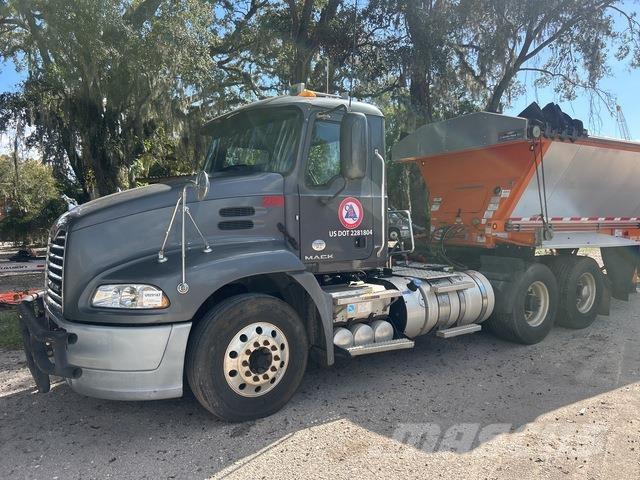 Mack CXU613 曳引機組件