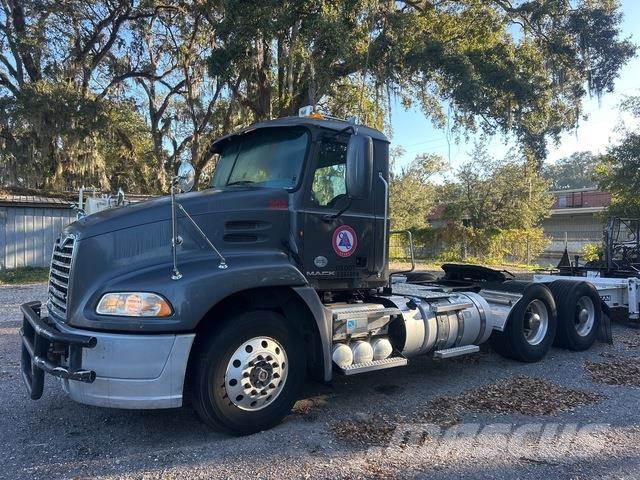 Mack CXU613 曳引機組件