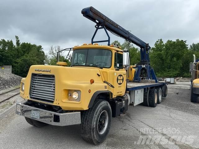 Mack DM688S 其他貨車