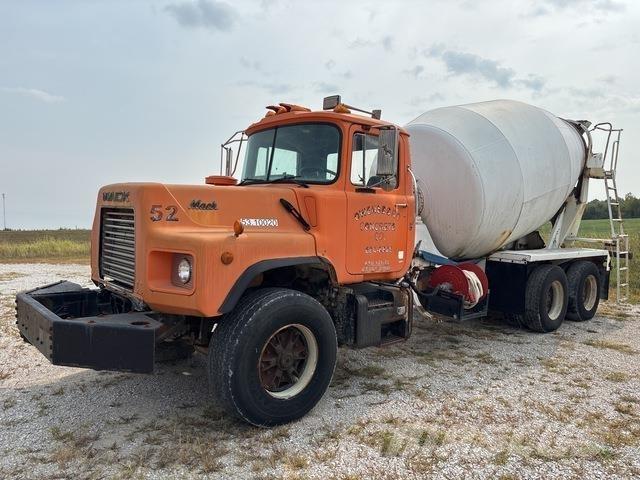 Mack DM690 水車